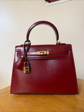 Classic Structured Top-Handle Women's Handbag in Burgundy